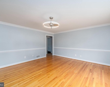 906 Rosedale Avenue - Photo Thumbnail 4