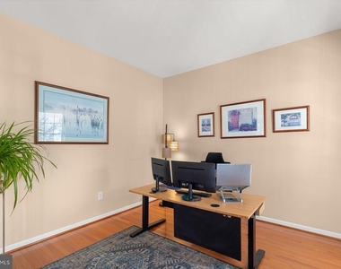 301 Adelaide Drive - Photo Thumbnail 7