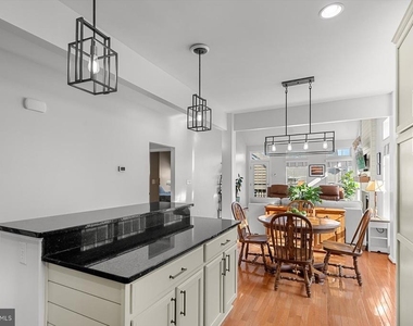 301 Adelaide Drive - Photo Thumbnail 13