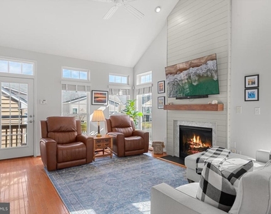 301 Adelaide Drive - Photo Thumbnail 19