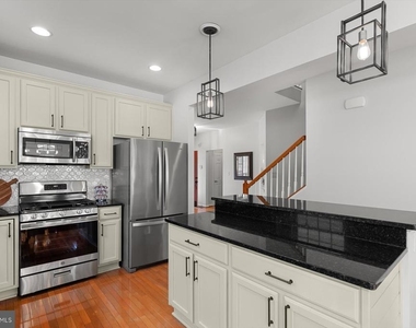 301 Adelaide Drive - Photo Thumbnail 11