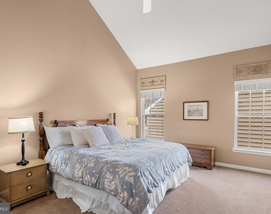 301 Adelaide Drive - Photo Thumbnail 24