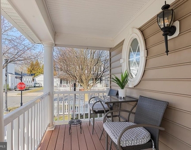 301 Adelaide Drive - Photo Thumbnail 3