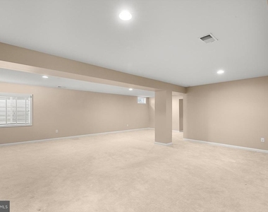 301 Adelaide Drive - Photo Thumbnail 37