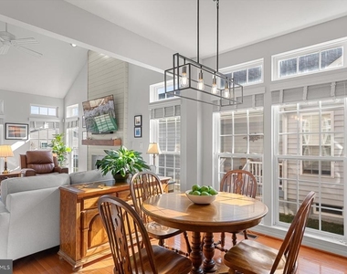 301 Adelaide Drive - Photo Thumbnail 17