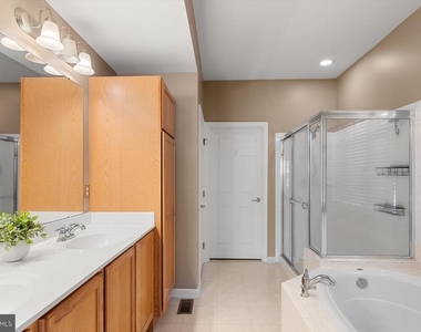301 Adelaide Drive - Photo Thumbnail 26