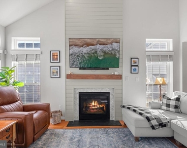 301 Adelaide Drive - Photo Thumbnail 21