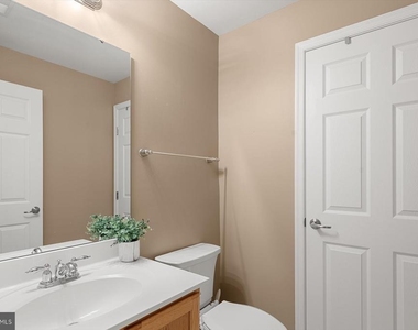 301 Adelaide Drive - Photo Thumbnail 36