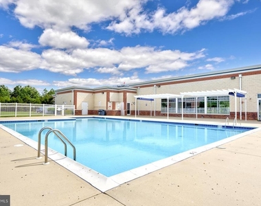 301 Adelaide Drive - Photo Thumbnail 42