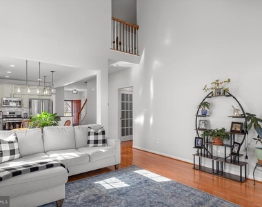 301 Adelaide Drive - Photo Thumbnail 20