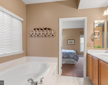 301 Adelaide Drive - Photo Thumbnail 27