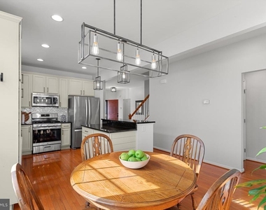 301 Adelaide Drive - Photo Thumbnail 16