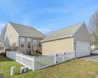 301 Adelaide Drive - Photo Thumbnail 40