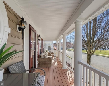 301 Adelaide Drive - Photo Thumbnail 4
