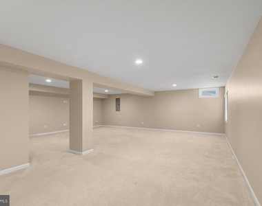 301 Adelaide Drive - Photo Thumbnail 35