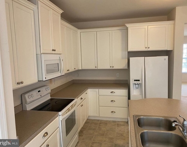 1662 W Matisse Drive - Photo Thumbnail 5