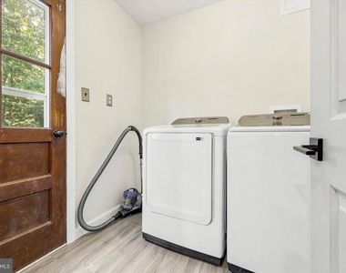6 Janice Drive - Photo Thumbnail 12