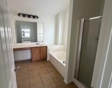 2913 Inks Lake Dr - Photo Thumbnail 7