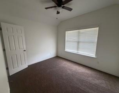 2913 Inks Lake Dr - Photo Thumbnail 9
