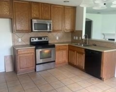 2913 Inks Lake Dr - Photo Thumbnail 2