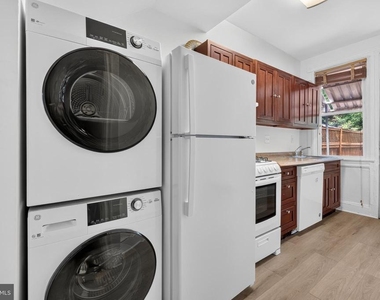 1252 E Street Ne - Photo Thumbnail 12