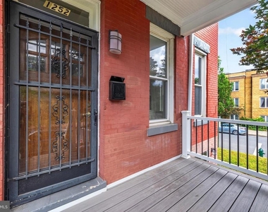 1252 E Street Ne - Photo Thumbnail 2