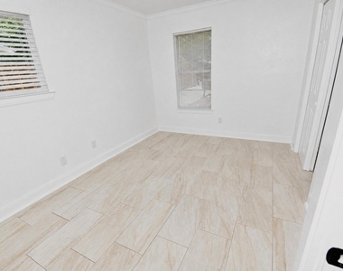 6027 Bluebell Cir - Photo Thumbnail 11