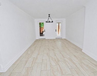 6027 Bluebell Cir - Photo Thumbnail 8