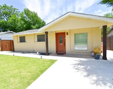 6027 Bluebell Cir - Photo Thumbnail 1