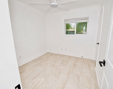6027 Bluebell Cir - Photo Thumbnail 12