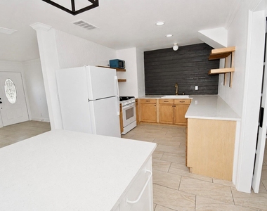 6027 Bluebell Cir - Photo Thumbnail 5