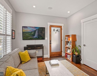 509 Franklin Street Ne - Photo Thumbnail 2