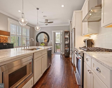 509 Franklin Street Ne - Photo Thumbnail 13