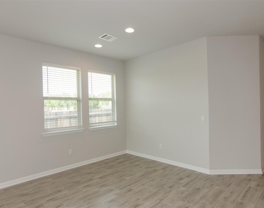 905 Olive Creek Dr - Photo Thumbnail 4