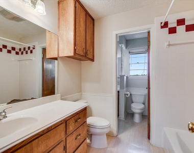 7 Brenda Ln - Photo Thumbnail 10