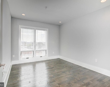 1827 Benning Road Ne - Photo Thumbnail 3
