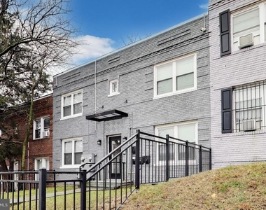 924 19th Street Ne - Photo Thumbnail 1