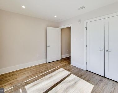 1904 Irving Street Ne - Photo Thumbnail 5
