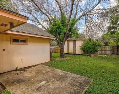 16821 Whitebrush Loop - Photo Thumbnail 20