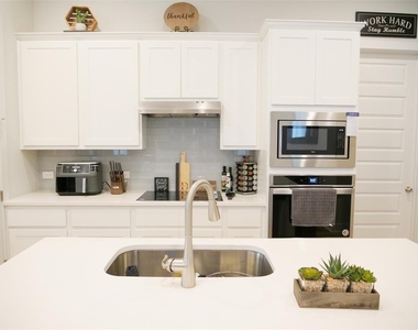 9621 Evening Canopy Dr - Photo Thumbnail 13