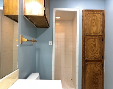 209 Oak Crest Ln - Photo Thumbnail 5