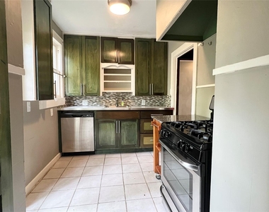 707 Upson St - Photo Thumbnail 2