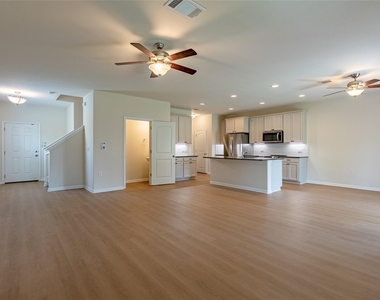 13101 Foreston Dr - Photo Thumbnail 2