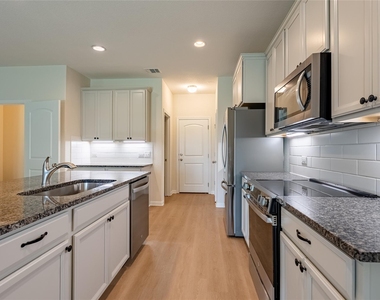 13101 Foreston Dr - Photo Thumbnail 5