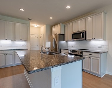 13101 Foreston Dr - Photo Thumbnail 4