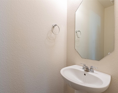 13101 Foreston Dr - Photo Thumbnail 6