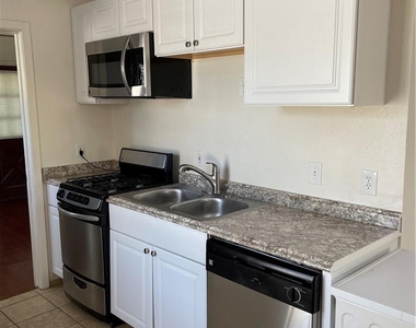 1010 W 23rd St - Photo Thumbnail 5
