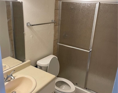 1010 W 23rd St - Photo Thumbnail 8