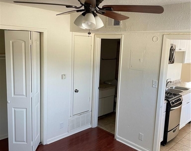 1010 W 23rd St - Photo Thumbnail 6
