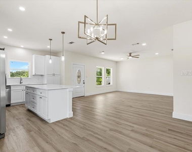 109 Clear Spring St - Photo Thumbnail 2
